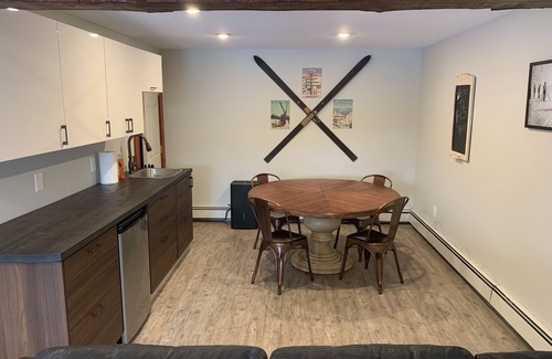 Mount Holly Ski Chalet | Newly Renovated Rustic style home w/luxury bathrooms & mountain views, Sereni