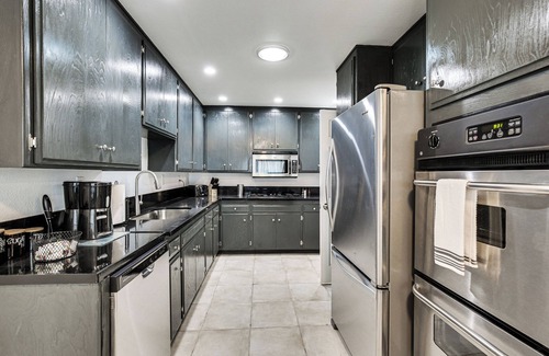 Spring Valley Cottage | Newly Renovated Serene San Diego Retreat: Hot Tub