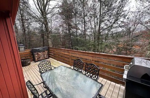 Hensonville House | Newly Renovated Ski House in Windham