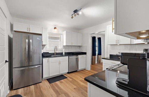 Charlotte House | Newly Renovated, Sleeps 9, Fire Pit & Games, 5 mins from Uptown Charlotte