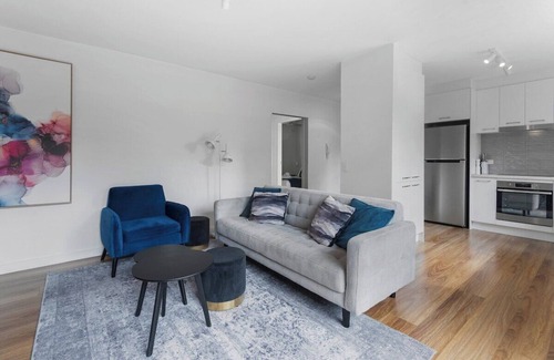 South Yarra Apartment | Newly Renovated South Yarra 2BR Apt with parking