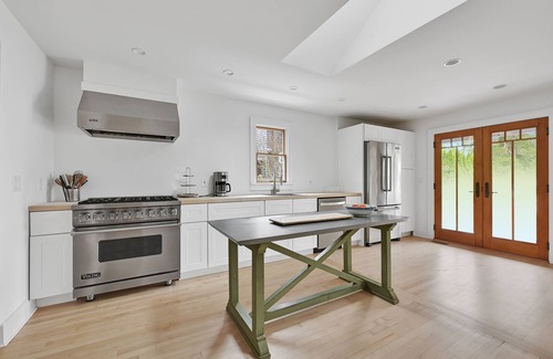 Village of Southampton House | Newly renovated Southampton Village mini-complex