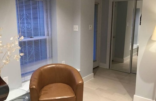 Mount Pleasant Apartment | Newly renovated spacious central 1br near Zoo