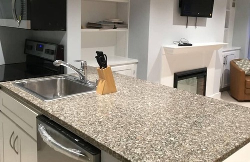 Mount Pleasant Apartment | Newly renovated spacious central 1br near Zoo