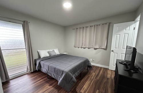 Hilo House | Newly Renovated & Spacious 3bd/2ba in the heart of Hilo!