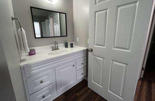 Hilo House | Newly Renovated & Spacious 3bd/2ba in the heart of Hilo!