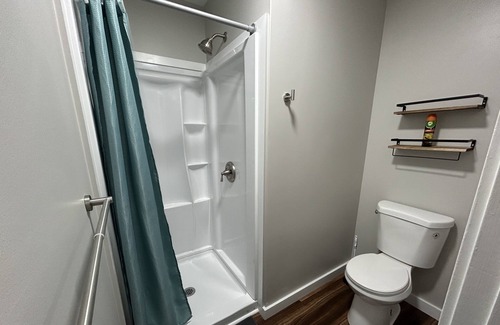 Hilo House | Newly Renovated & Spacious 3bd/2ba in the heart of Hilo!