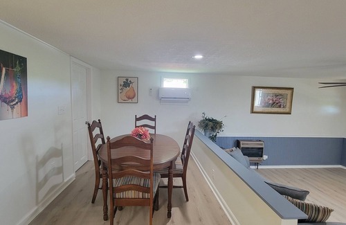 Dandridge Apartment | Newly Renovated Studio