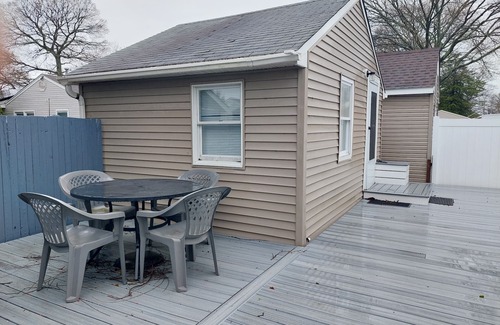 Villas House | Newly renovated studio bungalow six minutes walking distance from the DE Bay