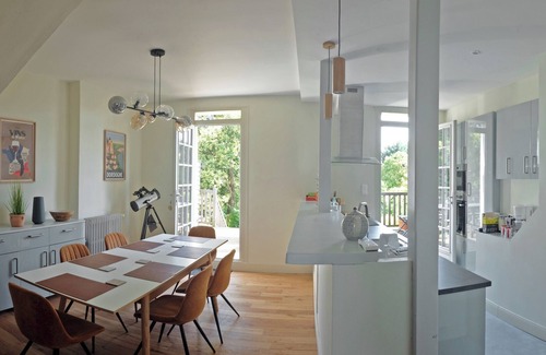 Bergerac House | Newly renovated three storey Townhouse with garden, pool and lovely sun terrace.