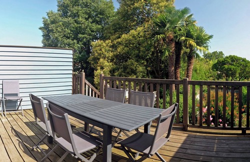 Bergerac House | Newly renovated three storey Townhouse with garden, pool and lovely sun terrace.