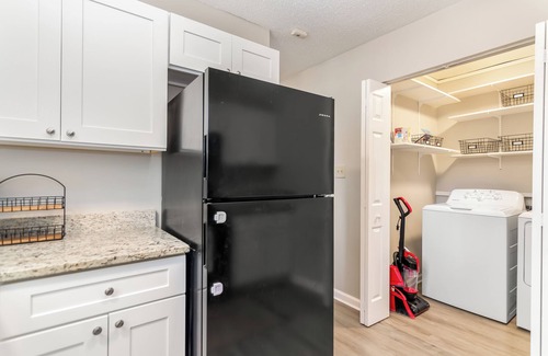 Woodstock House | Newly Renovated Townhome/Walking Distance to DT
