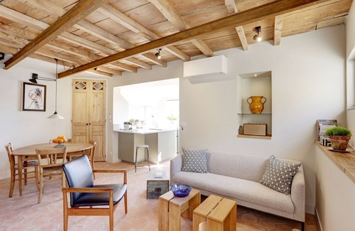 Antibes Old Town House | Newly renovated townhouse w/garden and sea-view for 4 guests in old Antibes