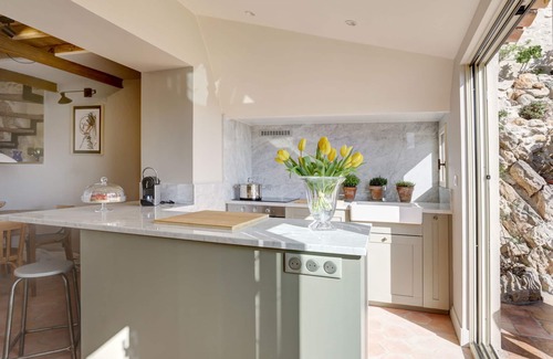 Antibes Old Town House | Newly renovated townhouse w/garden and sea-view for 4 guests in old Antibes