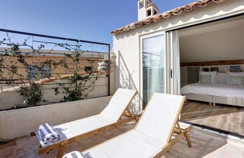 Antibes Old Town House | Newly renovated townhouse w/garden and sea-view for 4 guests in old Antibes