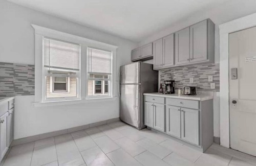 North Buffalo House | Newly Renovated ! Upper Modern Large 3 Bed House