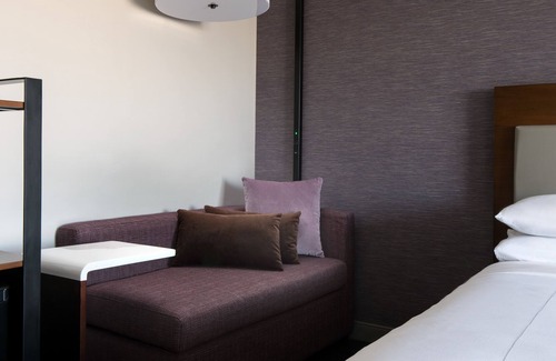 Visalia Hotel | Newly renovated, upscale, modern Visalia Hotel!