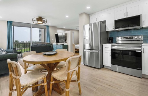 Bonita Springs Condo | Newly Renovated Beach & Tennis Unit 3402