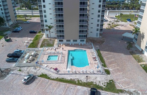 Bonita Springs Condo | Newly Renovated Beach & Tennis Unit 3402