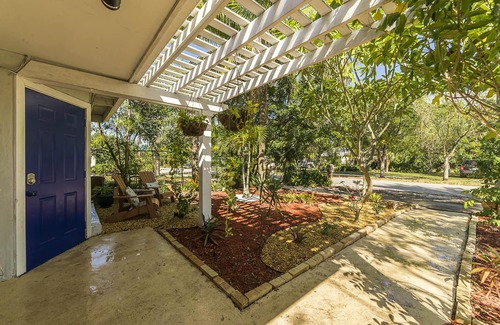South Middle River Apartment | Newly Renovated, Private Studio - 10 minutes to the Beach/Downtown