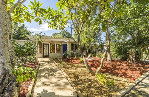 South Middle River Apartment | Newly Renovated, Private Studio - 10 minutes to the Beach/Downtown