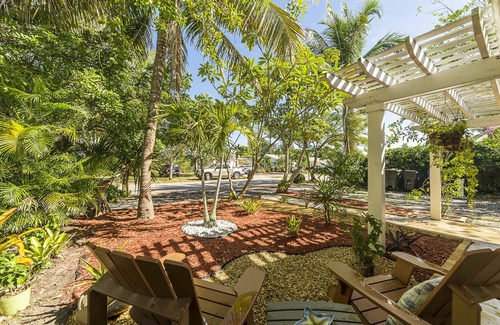 South Middle River Apartment | Newly Renovated, Private Studio - 10 minutes to the Beach/Downtown