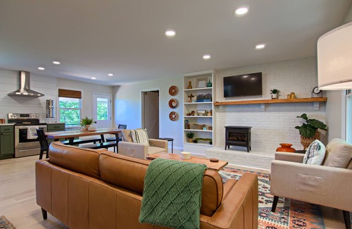 Hendersonville House | Newly Renovated Mountaintop Home w/Amazing Views and Sunsets