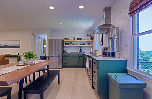 Hendersonville House | Newly Renovated Mountaintop Home w/Amazing Views and Sunsets