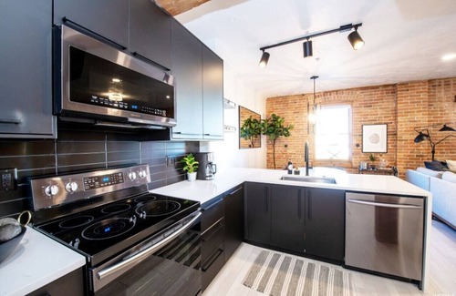 Rio Grande Apartment | Newly Renovated Industrial Modern Downtown Loft