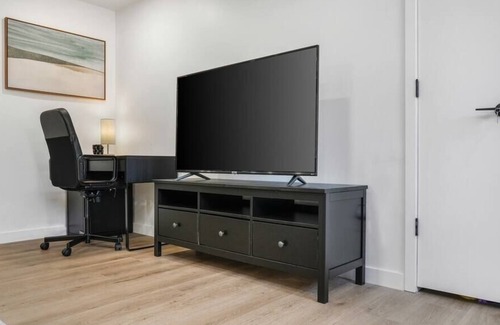 Liberty Wells Apartment | Newly Renovated & Furnished Condo | 86