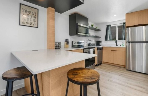 Liberty Wells Apartment | Newly Renovated & Furnished Condo | 86