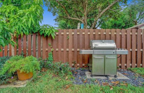 Park East Villa | Newly Renovated w Heated Saltwater Pool & Hot Tub