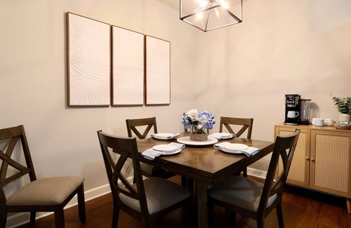 Oxford Condo | Newly Renovated! Walk to the Vaught from "The Powder Blue Perch"
