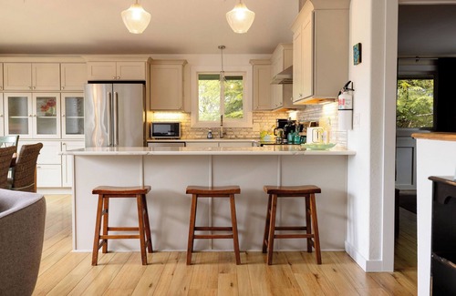 Sitka House | Newly Renovated with Ocean VIews