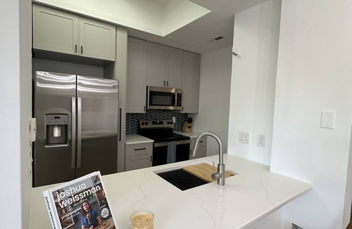 Bryan Place Apartment | Newly updated 2 bed apartment, great location central to the best of Dallas!