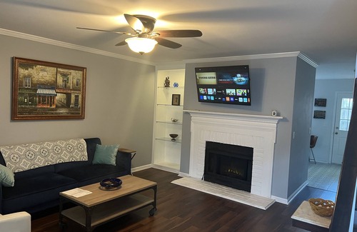 Franklin House | Newly updated 2br townhome