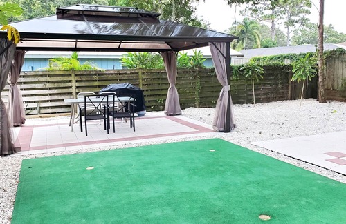 Bee Ridge House | Newly Updated 3Beds 3Baths Plus Fun Backyard