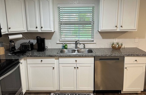 Northside House | Newly Updated 4-bedroom House Close to Jax Airport and Downtown Jacksonville