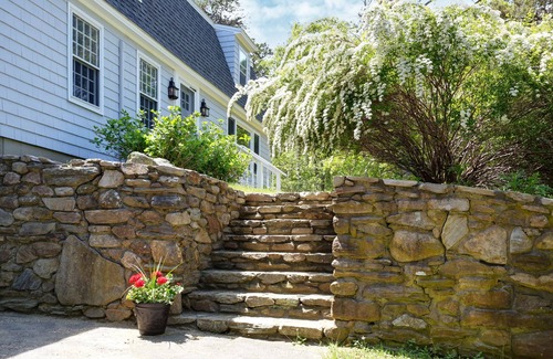 Brewster House | Newly Updated 5BR/2BA 2500Sqft Very Private Family Home, WiFi & Air Conditioned!