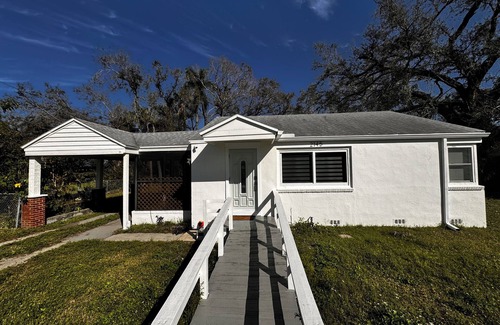 Fort Myers Cottage | Newly updated cottage located walking distance to Downtown Ft. Myers