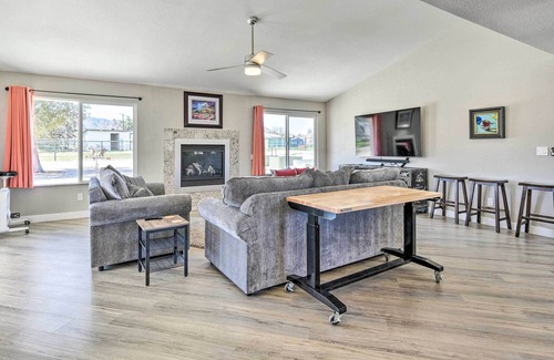 Golden Hills House | Newly Updated, Dog-Friendly Peakview House!