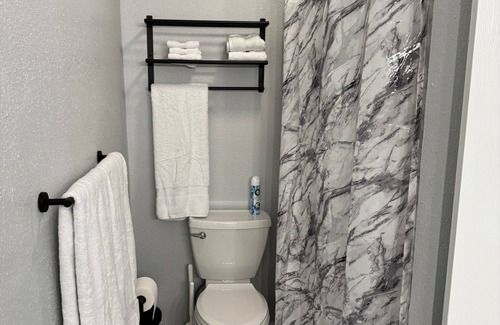 Clear Lake House | Newly updated, fnatastic location!