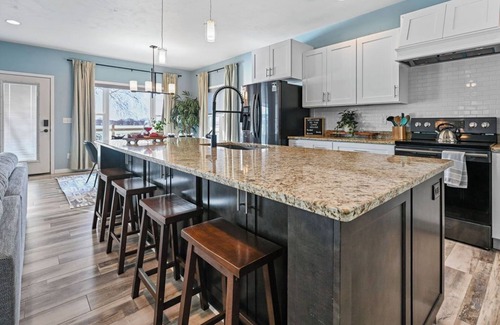 Butte Des Morts House | Newly Updated: Lake Views, Firepit, Kayaks, Boat Dock, 2 Dogs OK