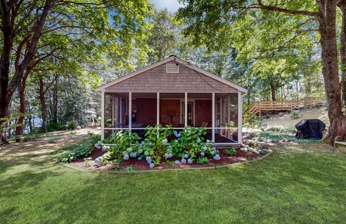 Mashpee Cottage | Newly updated lakefront cottage with screened porch, large yard & kayaks