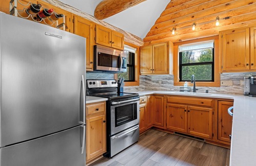 Sister Bay Cabin | Newly Updated Log Home on 5 acres - Gorgeous Decor and Family Friendly