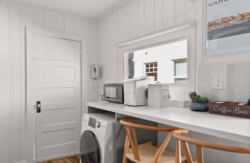 West Newport Cottage | Newly Updated! - Oceanview Sea Gem Cottage- Bikes/Boards,10 sec walk to beach