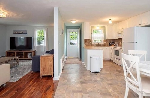 Eastward Look House | Newly updated Scarborough Home in Eastward, a stone's throw from Scarborough Beach!