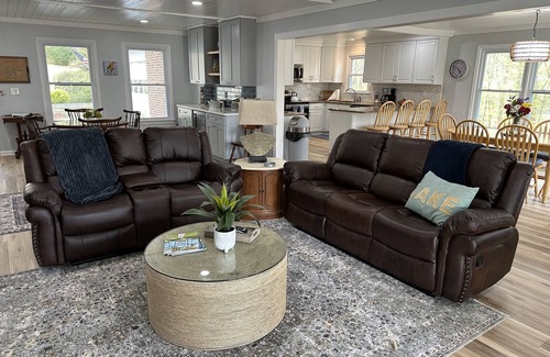 Eatonton House | Newly Updated Spacious Home on Quiet Deep Water Cove with Amazing Views!