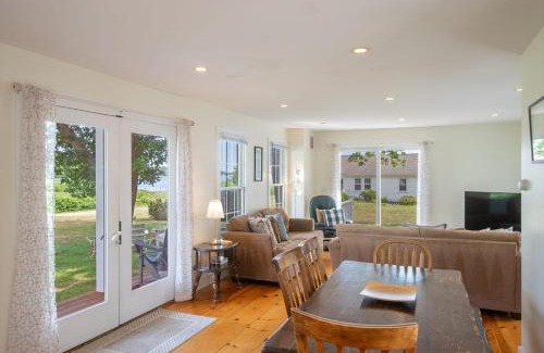 Orleans House | Newly updated spacious steps to water