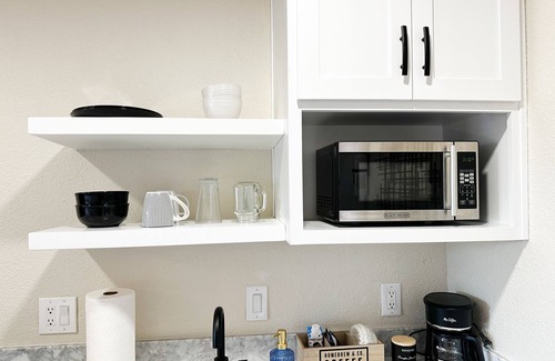 Salida Apartment | Newly updated studio 2 min drive to HWY 99